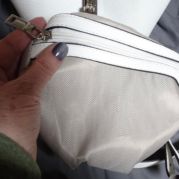 Neiman Marcus White Vegan Leather Bucket Purse - Picture 4 of 7